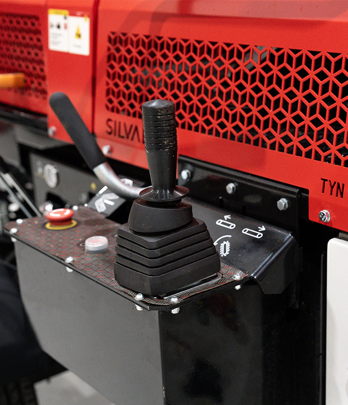Begagnad vedprocessor SILVALOG TYN38 Joystick 7-ton inkl. montering och tillbehör